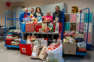 Geschenkeübergabe in Dieburg an Frau Fritz